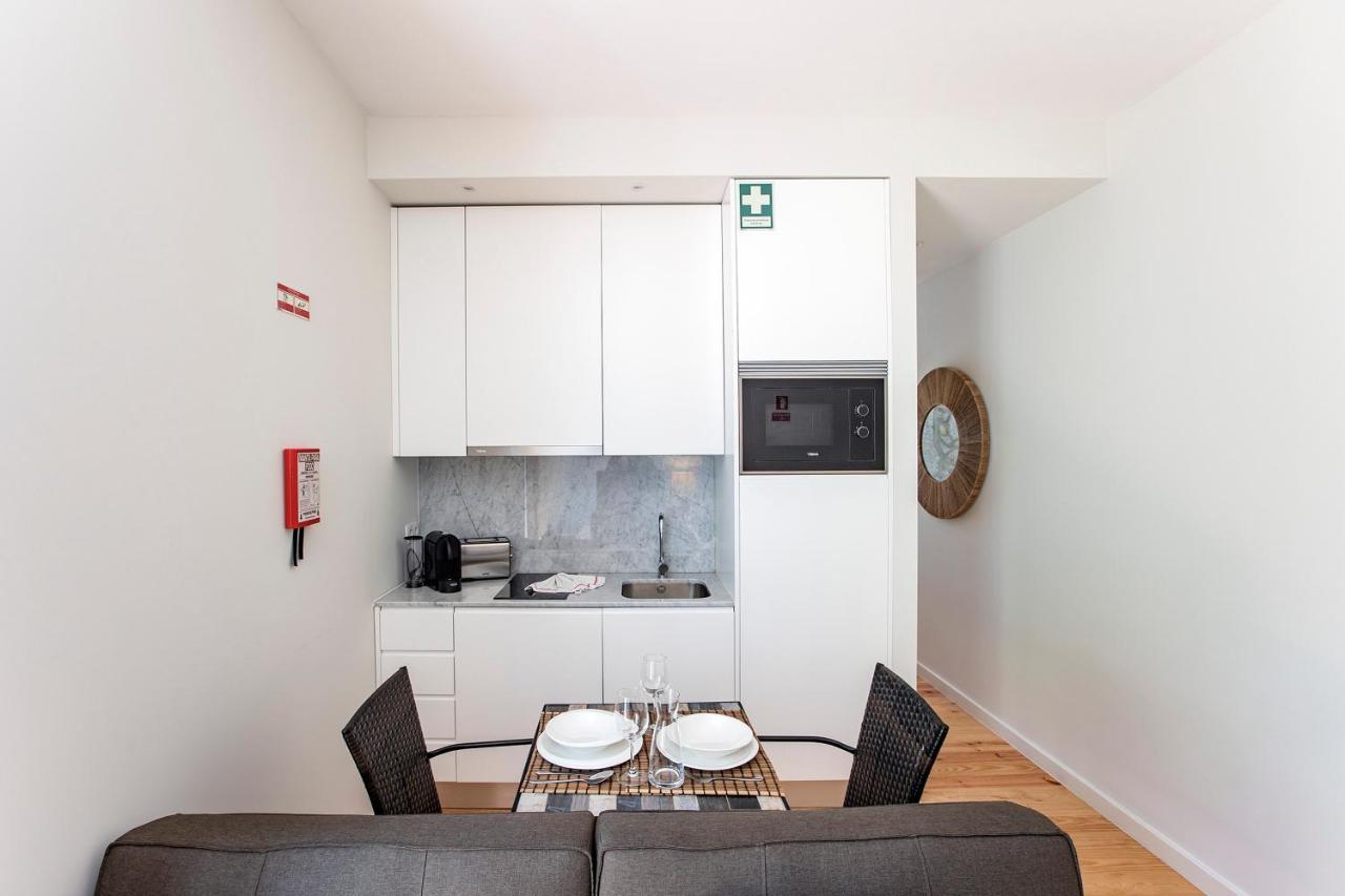 Central Studio W/ Pool, Ac & Patio By Lovelystay OOporto Esterno foto
