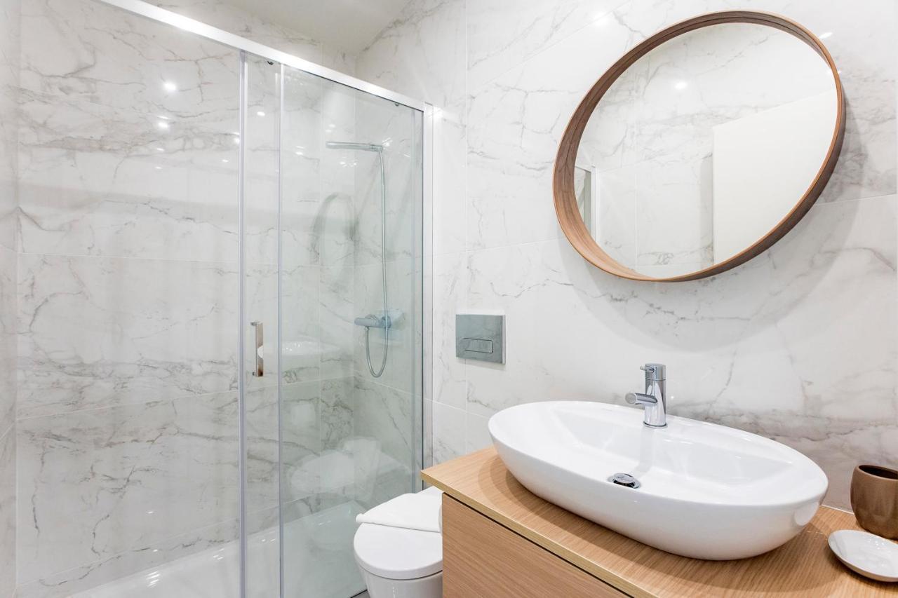Central Studio W/ Pool, Ac & Patio By Lovelystay OOporto Esterno foto